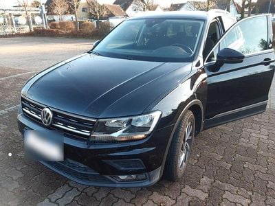 Gebraucht VW Tiguan Sound 125 PS (91 kW) 2017 Schwarz SUV