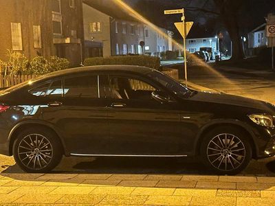 Second-hand Mercedes GLC250 AMG line 205 CP (150 kW) 2019 Negru SUV