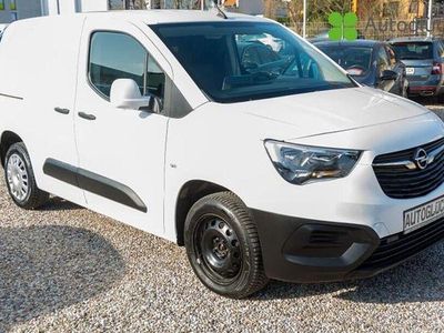 Gebraucht Opel Combo Edition 102 PS (75 kW) 2020 Jade weiss/arktis weiss Van / Kleinbus