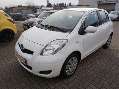 Weiß Gebraucht 2010 Toyota Yaris Sol Limousine | 1.990 € (Guter Preis)