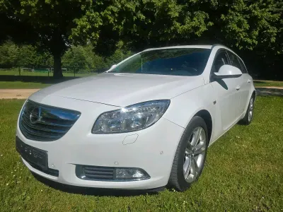 Gebraucht Opel Insignia Sport 160 PS (117 kW) 2013 Weiß Kombi