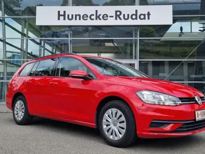 Gebraucht VW Golf VII Trendline 110 PS (80 kW) 2018 Rot Kombi