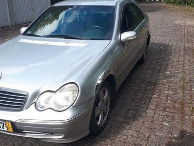 Mercedes C200