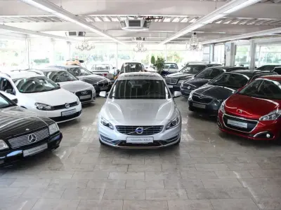 Używany Volvo V60 Business Edition 136 KM (100 kW) 2015 Srebrny Kombi