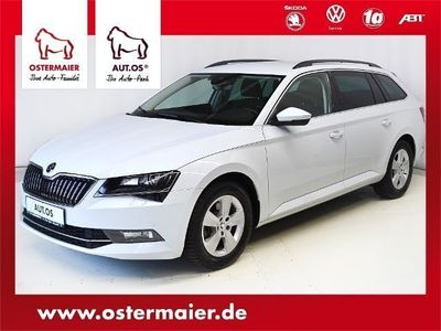 Weiß metallic Gebraucht 2015 Skoda Superb Ambition Kombi | 33.460 €