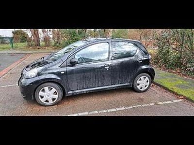 Gebraucht Toyota Aygo 69 PS (50 kW) 2009 Schwarz Kleinwagen