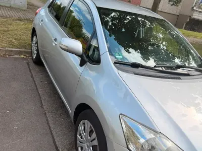 Gebraucht Toyota Auris 132 PS (97 kW) 2010 Silber Kleinwagen