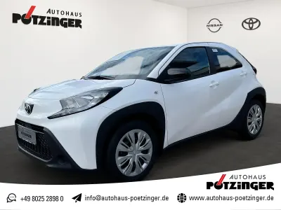 Gebraucht Toyota Aygo X Play 72 PS (52 kW) 2024 Super white 2 SUV