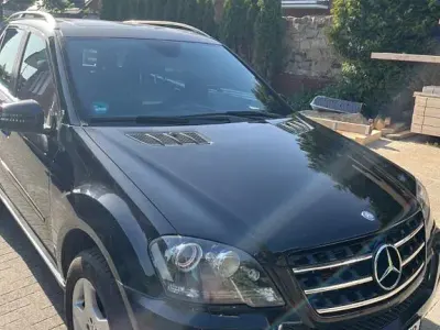 Używany Mercedes ML300 Edition 204 KM (150 kW) 2010 Czarny SUV