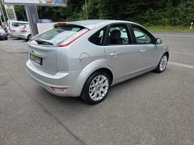 Gebraucht Ford Focus Style 101 PS (74 kW) 2009 Polarsilber metallic Limousine