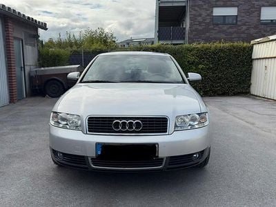 Grau Gebraucht 2001 Audi A4 Limousine | 3.200 € (Fairer Preis)