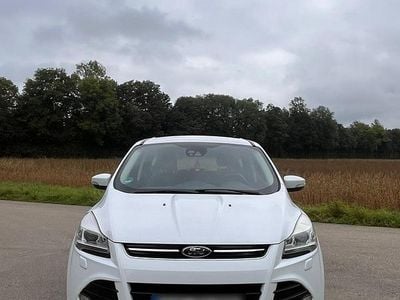 Gebraucht Ford Kuga 150 PS (110 kW) 2015 Weiß SUV