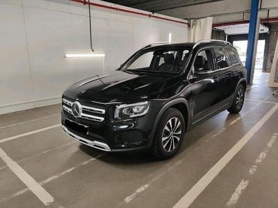 Mercedes GLB180