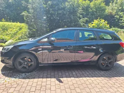Gebraucht Opel Astra Edition 116 PS (85 kW) 2016 Schwarz Kombi