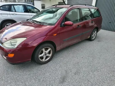 Gebraucht Ford Focus Ghia 114 PS (83 kW) 2000 Rot Kombi