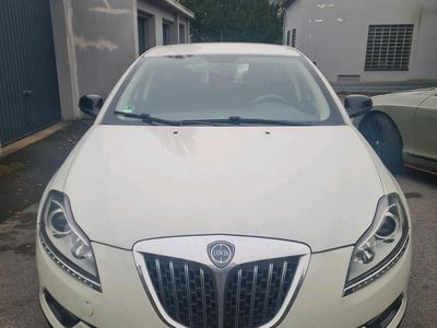 Gebraucht Lancia Delta 120 PS (88 kW) 2011 Weiß Kleinwagen