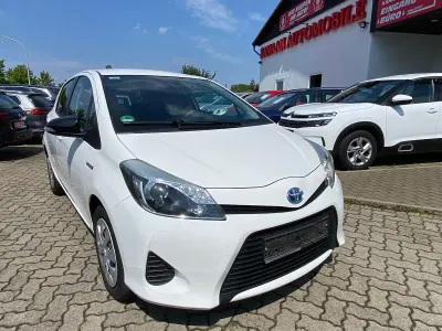 Gebraucht Toyota Yaris Hybrid Life 101 PS (74 kW) 2012 Weiß Kleinwagen