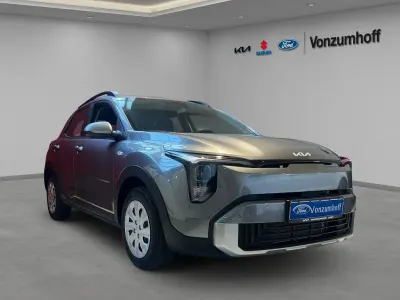 Neu Kia Stonic Spirit 114 PS (83 kW) 2026 Grau metallic SUV