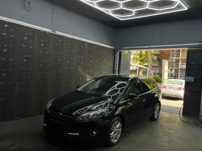 Gebraucht Ford Focus Titanium 140 PS (102 kW) 2013 Schwarz Kombi