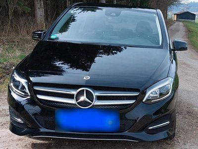 Gebraucht Mercedes B220 184 PS (135 kW) 2019 Schwarz Van / Kleinbus