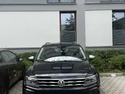 Gebraucht VW Tiguan Allspace Highline 150 PS (110 kW) 2021 Schwarz SUV