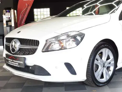 Używany Mercedes A180 Urban 122 KM (89 kW) 2017 Biały Sedan/Limuzyna