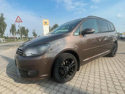 Braun Gebraucht 2011 VW Touran Van / Kleinbus | 6.900 € (Fairer Preis)