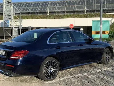 Gebraucht Mercedes E300 Exclusive 245 PS (180 kW) 2019 Blau Limousine
