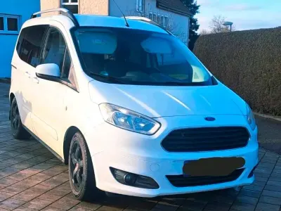 Używany Ford Tourneo Courier Titanium 101 KM (74 kW) 2016 Biały Minivan
