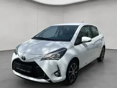 Brugt Toyota Yaris Team 111 HK (81 kW) 2018 Hvid Sedan