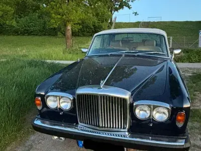 Begagnad Bentley T2 199 HK (146 kW) 1979 Blå Sedan