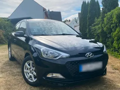 Gebraucht Hyundai i20 75 PS (55 kW) 2016 Schwarz Kleinwagen