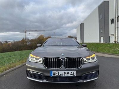 Gebraucht BMW 750 Sport Line 449 PS (330 kW) 2016 Grau Limousine