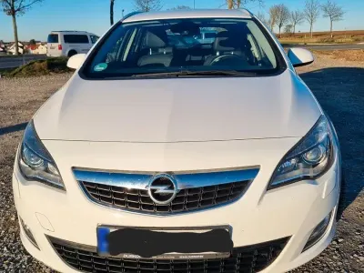 Gebraucht Opel Astra Innovation 110 PS (80 kW) 2011 Weiß Kombi