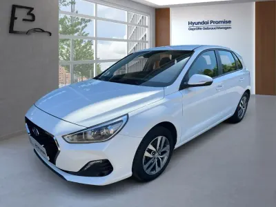 Używany Hyundai i30 Select 99 KM (72 kW) 2019 Biały Sedan/Limuzyna