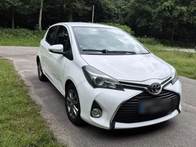Gebraucht Toyota Yaris Comfort 69 PS (50 kW) 2015 Weiß Kleinwagen