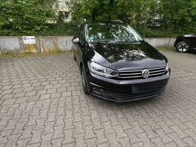 Używany VW Touran Sound 150 KM (110 kW) 2017 Czarny Minivan
