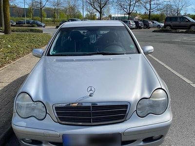 Second-hand Mercedes C200 163 CP (119 kW) 2002 Argintiu Berlinǎ