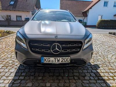 Gebraucht Mercedes GLA250 211 PS (155 kW) 2018 Grau SUV