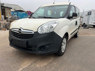 Weiß Gebraucht 2016 Opel Combo S Van / Kleinbus | 6.545 € (Etwas zu teuer)