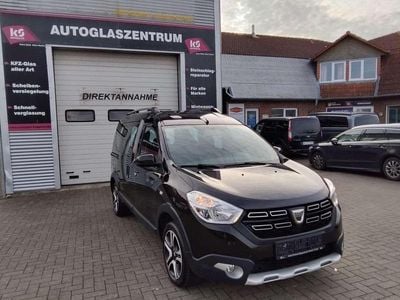Gebraucht Dacia Dokker Celebration 116 PS (85 kW) 2018 Perlmuttschwarz Van / Kleinbus