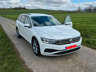Gebraucht VW Passat 120 PS (88 kW) 2019 Weiß Kombi