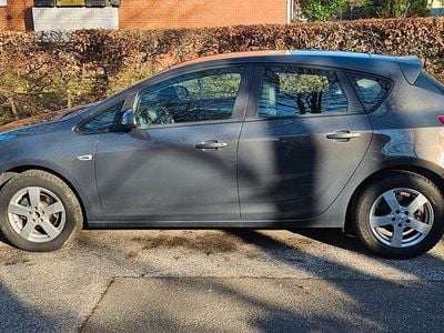 Gebraucht Opel Astra Selection 116 PS (85 kW) 2015 Grau Limousine