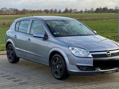 Second-hand Opel Astra 90 CP (66 kW) 2007 Argintiu Hatchback