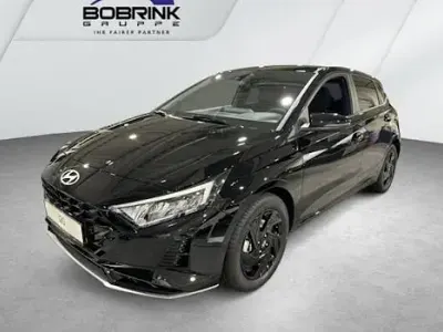 Gebraucht Hyundai i20 Blackline 90 PS (66 kW) 2026 Phantom black / met Kleinwagen