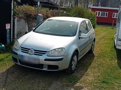 Second-hand VW Golf V 105 CP (77 kW) 2006 Argintiu Hatchback