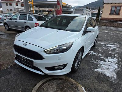 Weiß Gebraucht 2018 Ford Focus ST-Line Limousine | 12.700 € (Guter Preis)