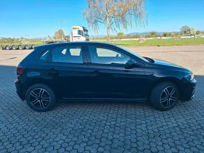 Gebraucht VW Polo 95 PS (69 kW) 2018 Schwarz Kleinwagen