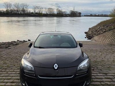 Gebraucht Renault Mégane Luxe 131 PS (96 kW) 2012 Braun Limousine