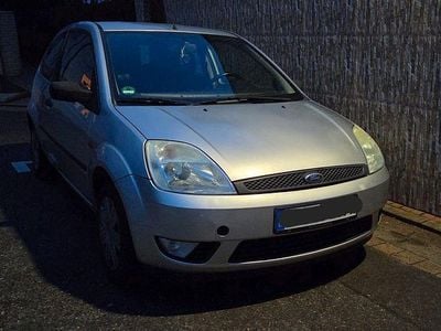 Second-hand Ford Fiesta 70 CP (51 kW) 2003 Argintiu Hatchback